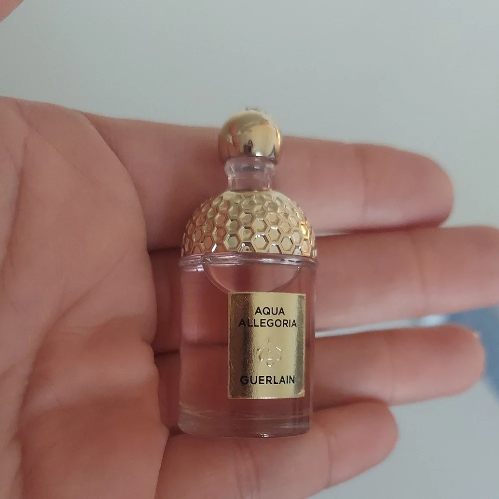 MINI Guerlain Aqua Allegoria in Pink and Gold - Picture 5 of 6
